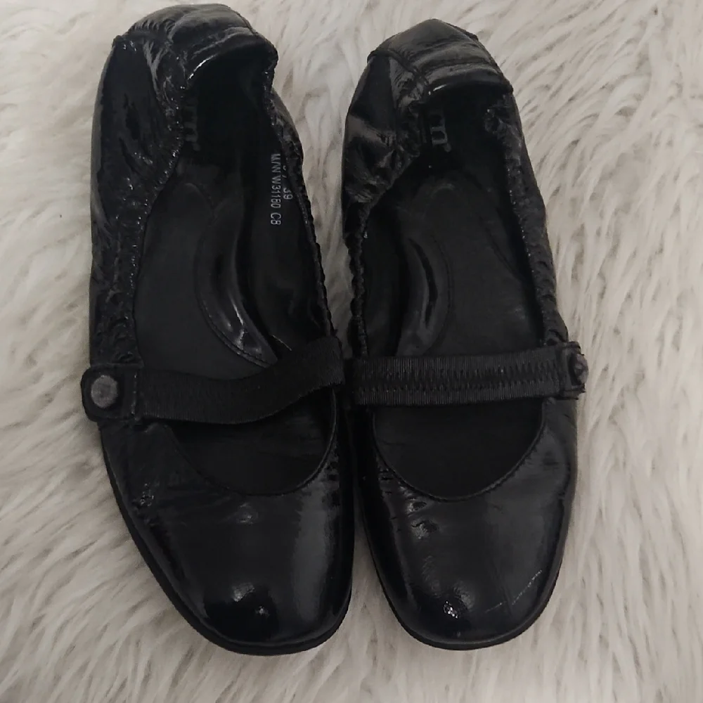 Women's Patent Black Mary Jane Flats with Strap - Picture 10 of 11